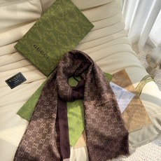 GUCCI(古驰)经典GG图案是品牌在30年代开始使用的标志性元素之一,历经近一个世纪的发展依然为品牌探索全新表达提供灵 GUCCI(古驰)经典GG图案是品牌在30年代开始使用的标志性元素之一,历经近一个世纪的发展依然为品牌探索全新表达提供灵
