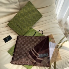 GUCCI(古驰)经典GG图案是品牌在30年代开始使用的标志性元素之一,历经近一个世纪的发展依然为品牌探索全新表达提供灵 GUCCI(古驰)经典GG图案是品牌在30年代开始使用的标志性元素之一,历经近一个世纪的发展依然为品牌探索全新表达提供灵
