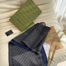 GUCCI(古驰)经典GG图案是品牌在30年代开始使用的标志性元素之一,历经近一个世纪的发展依然为品牌探索全新表达提供灵 GUCCI(古驰)经典GG图案是品牌在30年代开始使用的标志性元素之一,历经近一个世纪的发展依然为品牌探索全新表达提供灵