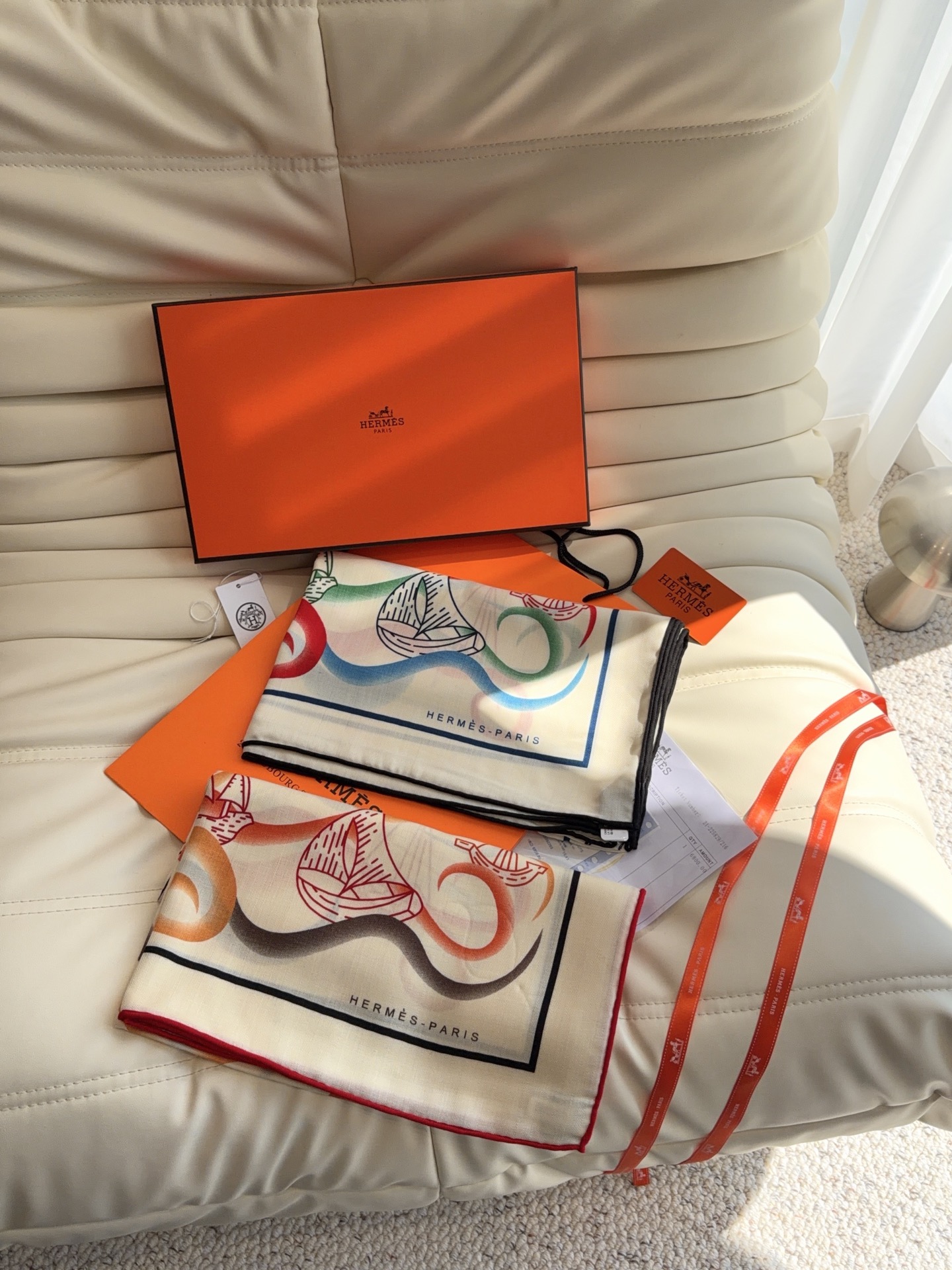 爱马仕（Hermes）上新💕【爱马仕2026 】这款点睛配饰可以多种方式佩戴，与任何服饰皆搭配得宜。无论系绕颈间，或作为