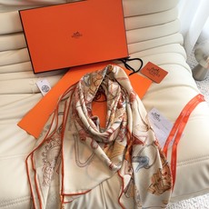 爱马仕(Hermes)上新💕【爱马仕2026 】这款点睛配饰可以多种方式佩戴,与任何服饰皆搭配得宜。无论系绕颈间,或作为 爱马仕(Hermes)上新💕【爱马仕2026 】这款点睛配饰可以多种方式佩戴,与任何服饰皆搭配得宜。无论系绕颈间,或作为