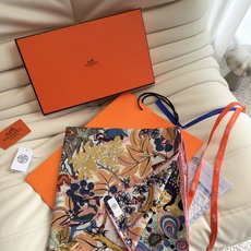 宫殿🏛 爱马仕(Hermes)2026年秋冬抢先 上新💞【双面同色丝毛方巾】手工卷边山羊绒和真丝混纺披肩(70%山羊绒, 宫殿🏛 爱马仕(Hermes)2026年秋冬抢先 上新💞【双面同色丝毛方巾】手工卷边山羊绒和真丝混纺披肩(70%山羊绒,