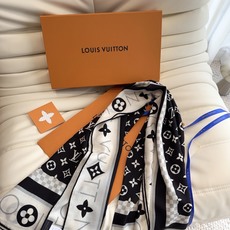 LV(路易威登)140 披肩 LV x TM Monogram SuPerflat Flowers 方巾出自路易威登与村 LV(路易威登)140 披肩 LV x TM Monogram SuPerflat Flowers 方巾出自路易威登与村