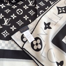 LV(路易威登)140 披肩 LV x TM Monogram SuPerflat Flowers 方巾出自路易威登与村 LV(路易威登)140 披肩 LV x TM Monogram SuPerflat Flowers 方巾出自路易威登与村