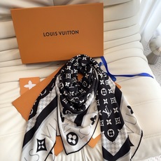 LV(路易威登)140 披肩 LV x TM Monogram SuPerflat Flowers 方巾出自路易威登与村 LV(路易威登)140 披肩 LV x TM Monogram SuPerflat Flowers 方巾出自路易威登与村