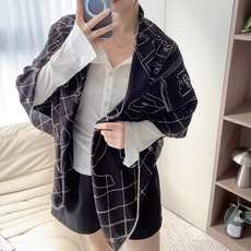 香奈儿(CHANEL) 上新❤️ 140*140 丝毛 台版印花 黑白二色 高级都市新贵!山茶花的再一次邂逅!绝 香奈儿(CHANEL) 上新❤️ 140*140 丝毛 台版印花 黑白二色 高级都市新贵!山茶花的再一次邂逅!绝