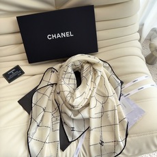 香奈儿(CHANEL) 上新❤️ 140*140 丝毛 台版印花 黑白二色 高级都市新贵!山茶花的再一次邂逅!绝 香奈儿(CHANEL) 上新❤️ 140*140 丝毛 台版印花 黑白二色 高级都市新贵!山茶花的再一次邂逅!绝