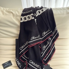 香奈儿(CHANEL)140*140上新❤️【真丝丝绒款】 Chanel 【▪️温柔而娴静,logo优雅气质!】柔软顺滑 香奈儿(CHANEL)140*140上新❤️【真丝丝绒款】 Chanel 【▪️温柔而娴静,logo优雅气质!】柔软顺滑