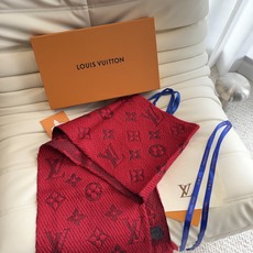 🔥🔥🔥Louis Vuitton(路易威登)唐嫣明星同款秋冬羊毛围巾 加厚保暖羊绒围巾披肩两用纯色 这款围巾上饰有经典的 🔥🔥🔥Louis Vuitton(路易威登)唐嫣明星同款秋冬羊毛围巾 加厚保暖羊绒围巾披肩两用纯色 这款围巾上饰有经典的