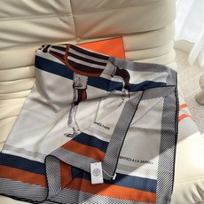 宫殿🏛 爱马仕(Hermes)2026年秋冬抢先 上新💞【双面同色丝毛方巾】手工卷边山羊绒和真丝混纺披肩(70%山羊绒, 宫殿🏛 爱马仕(Hermes)2026年秋冬抢先 上新💞【双面同色丝毛方巾】手工卷边山羊绒和真丝混纺披肩(70%山羊绒,