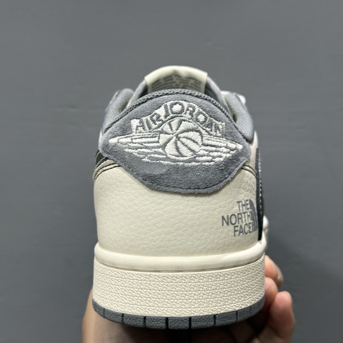 Travis Scott x Fragment Design x Air Jordan 1 Low SP AJ1 乔1 北面联名 米灰紫勾 低帮文化休闲板鞋 XS6089-501
