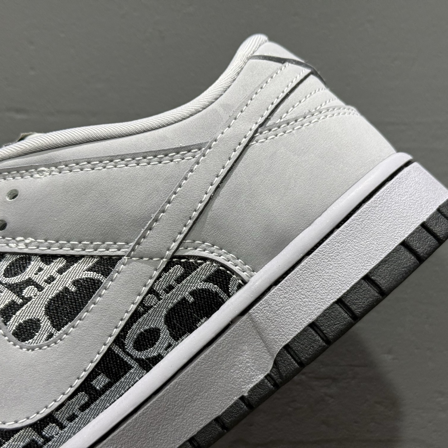 Nk SB Dunk Low 迪奥 x TS三方联名 帆布灰勾 周年高端定制 低帮休闲板鞋 KK1333-029