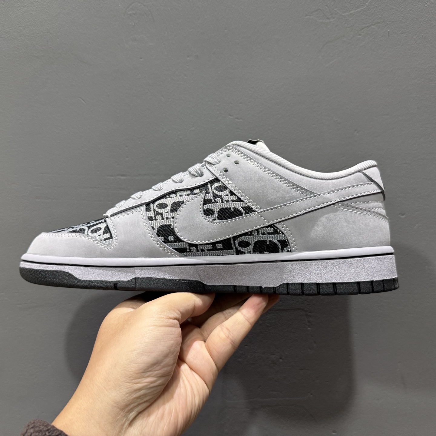 Nk SB Dunk Low 迪奥 x TS三方联名 帆布灰勾 周年高端定制 低帮休闲板鞋 KK1333-029