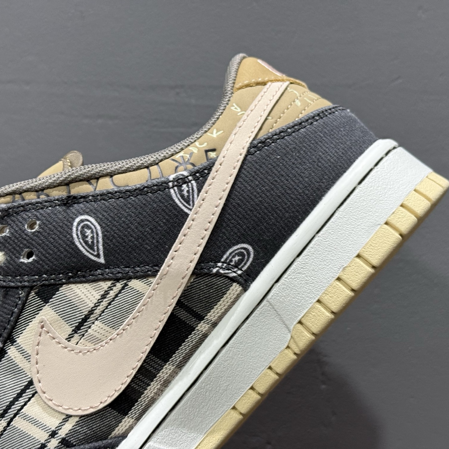 Travis Scott x NK SB Dunk Low TS联名腰果花 CT5053-001