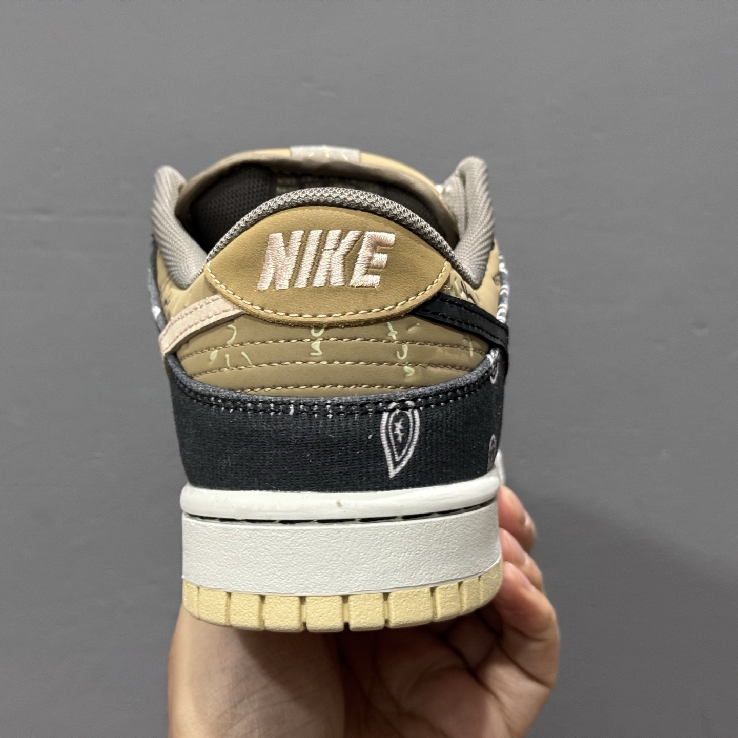 Travis Scott x NK SB Dunk Low TS联名腰果花 CT5053-001