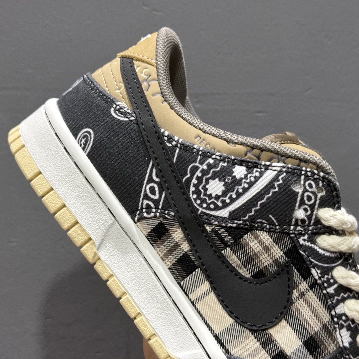 Travis Scott x NK SB Dunk Low TS联名腰果花 CT5053-001