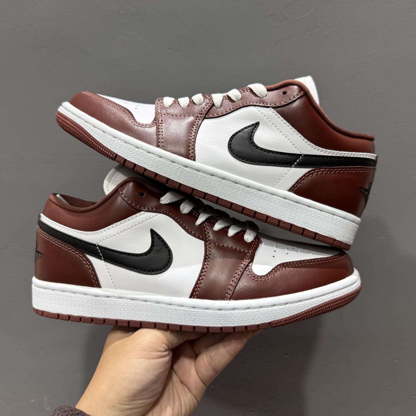 原装裸鞋级 市面最高工艺产物 Air Jordan 1 Low 白黑红 HF3148-102