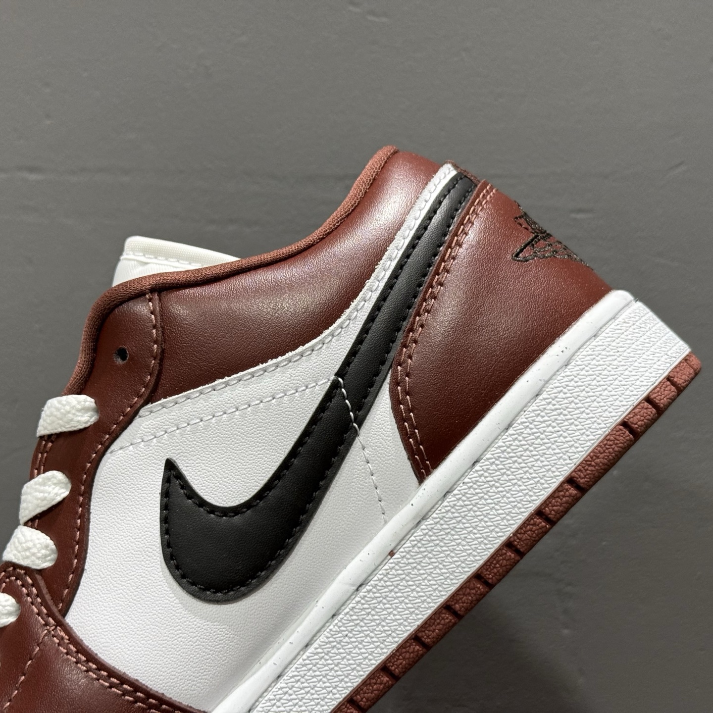 原装裸鞋级 市面最高工艺产物 Air Jordan 1 Low 白黑红 HF3148-102