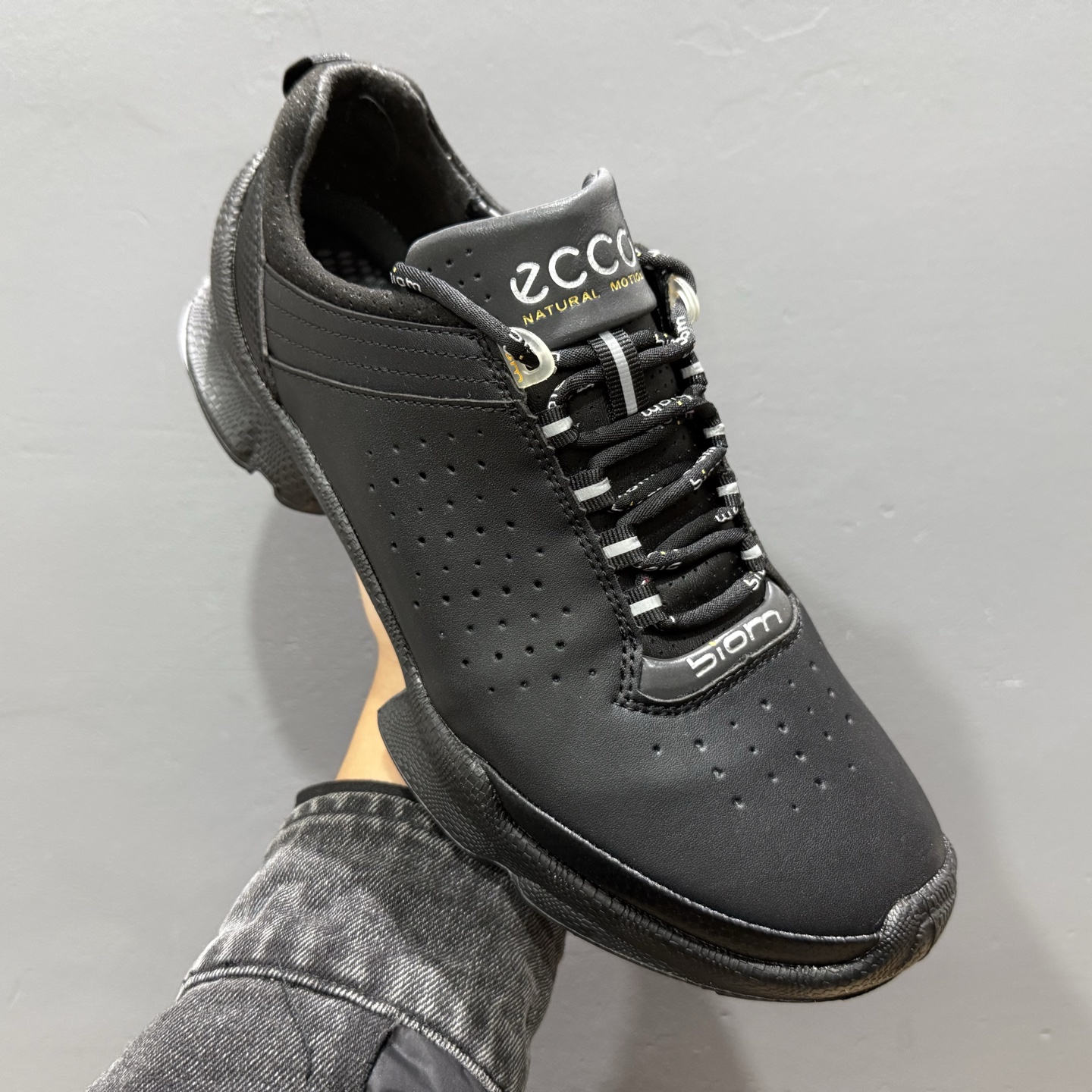 300 ECCO爱步男款运动鞋 真皮透气休闲防滑跑步鞋 健步BIOMC大经典