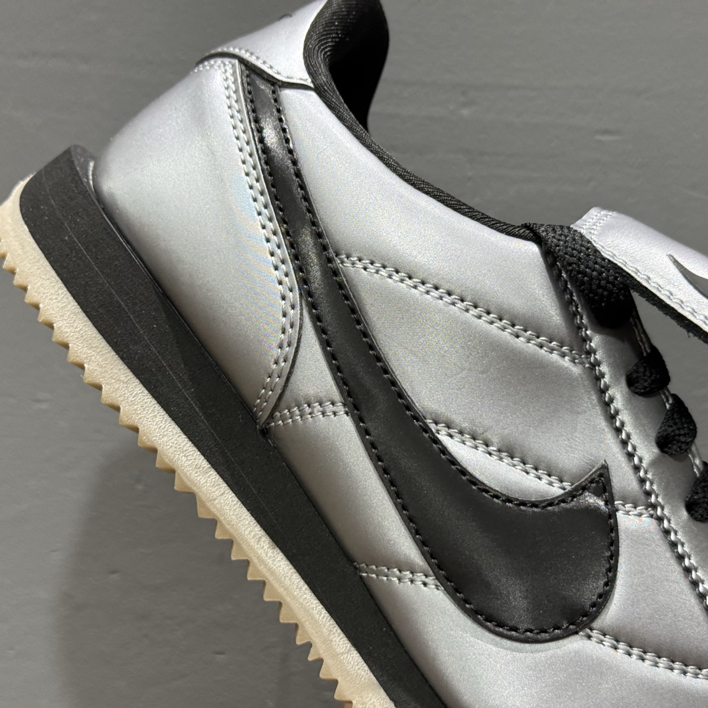 Nike Classic Cortez LEATHER SE ”Metallic Cool Grey Black” 经典阿甘 经典版型 黑银 HQ3490-099