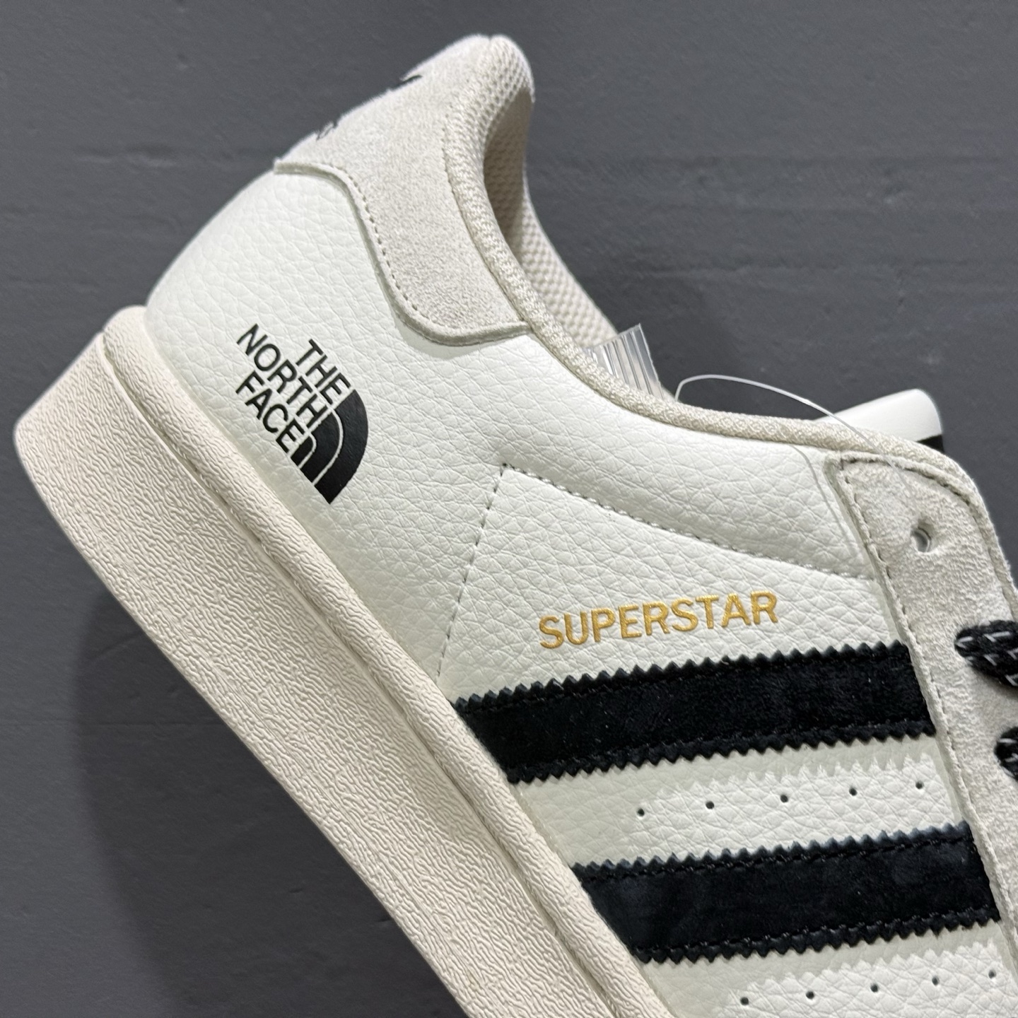 200 Adidas Originals Superstar 2025全新版本 贝壳头Dior联名 BZ2504