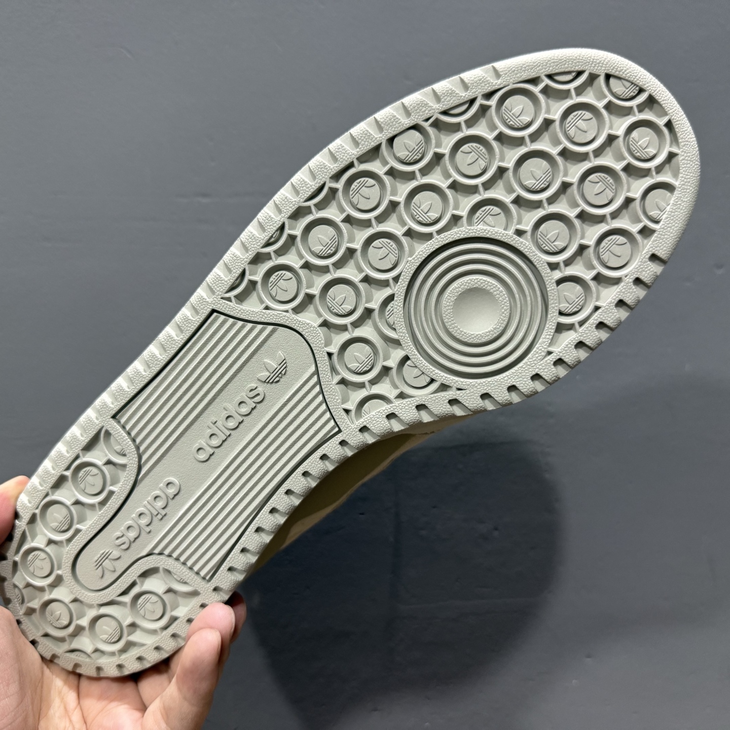 海外渠道版 原盒原标 Adidas Forum LOW CL 三叶草低邦 经典魔术贴复古板鞋 JQ9144