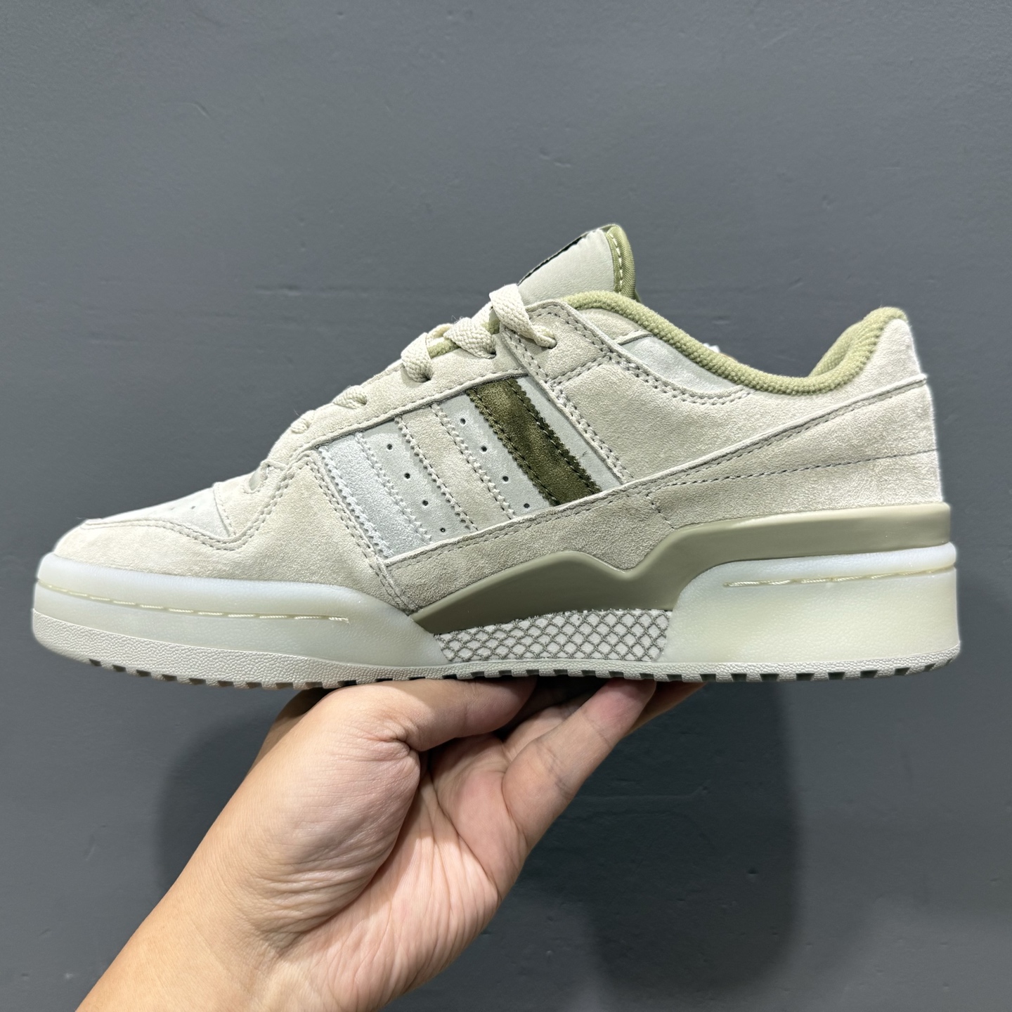 海外渠道版 原盒原标 Adidas Forum LOW CL 三叶草低邦 经典魔术贴复古板鞋 JQ9144