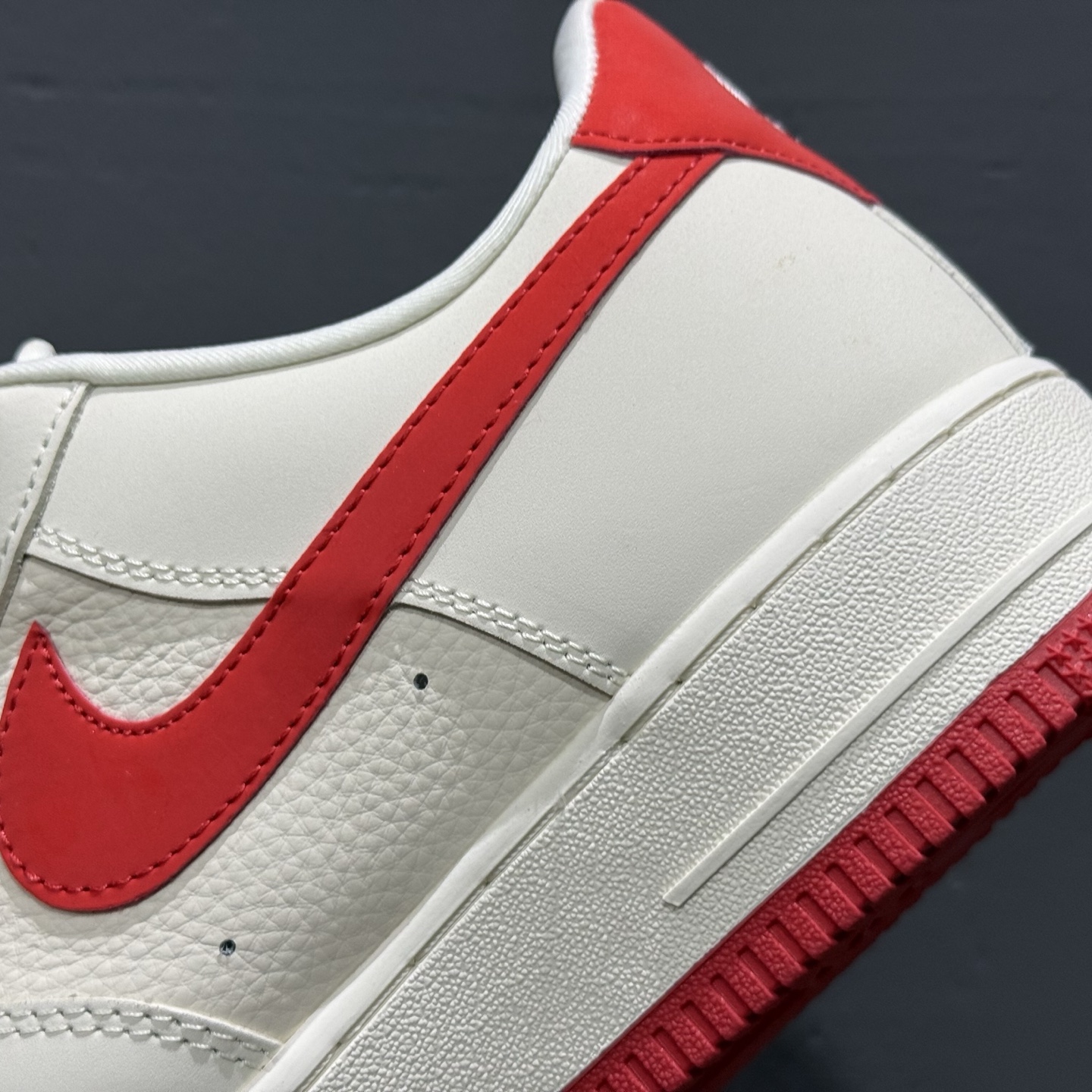 Nike Air Force 1'07 哪吒 联名 米白红 DF0188-048