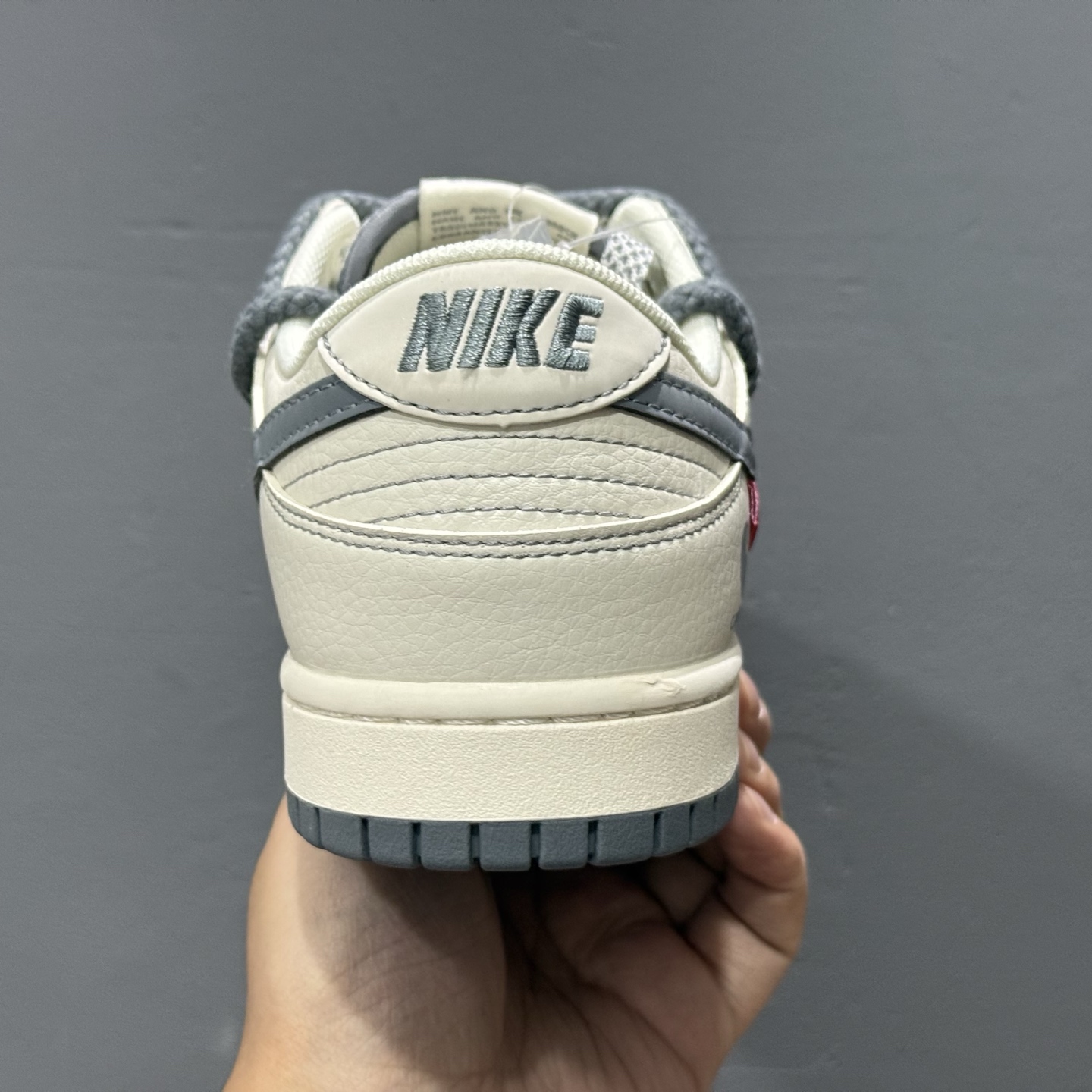 XC版 Nk SB Dunk Low 卡哈特联名-绑带灰勾 低帮休闲板鞋 SJ2068-266