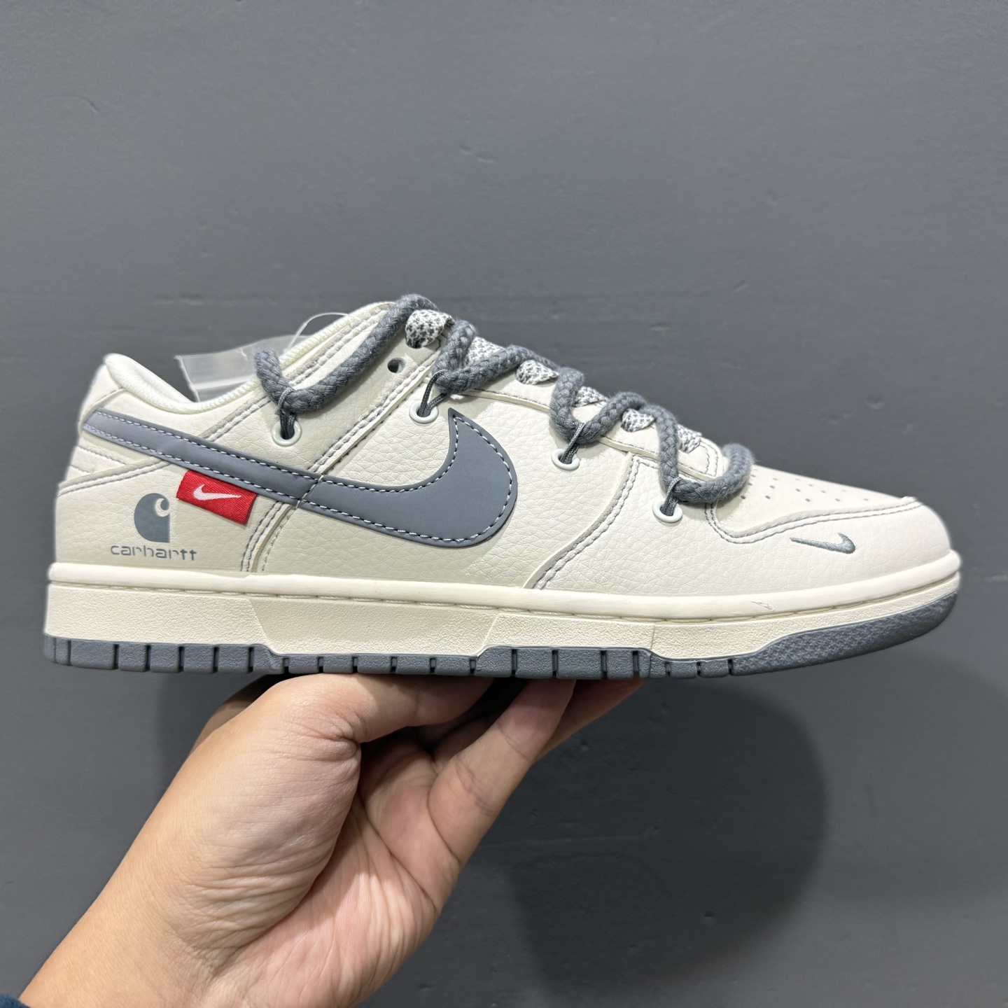 XC版 Nk SB Dunk Low 卡哈特联名-绑带灰勾 低帮休闲板鞋 SJ2068-266