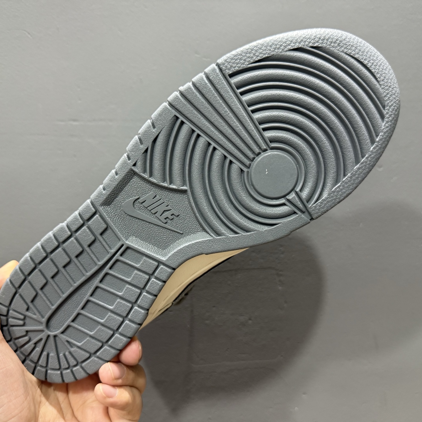 XC版 Nk SB Dunk Low 卡哈特联名-绑带灰勾 低帮休闲板鞋 SJ2068-266