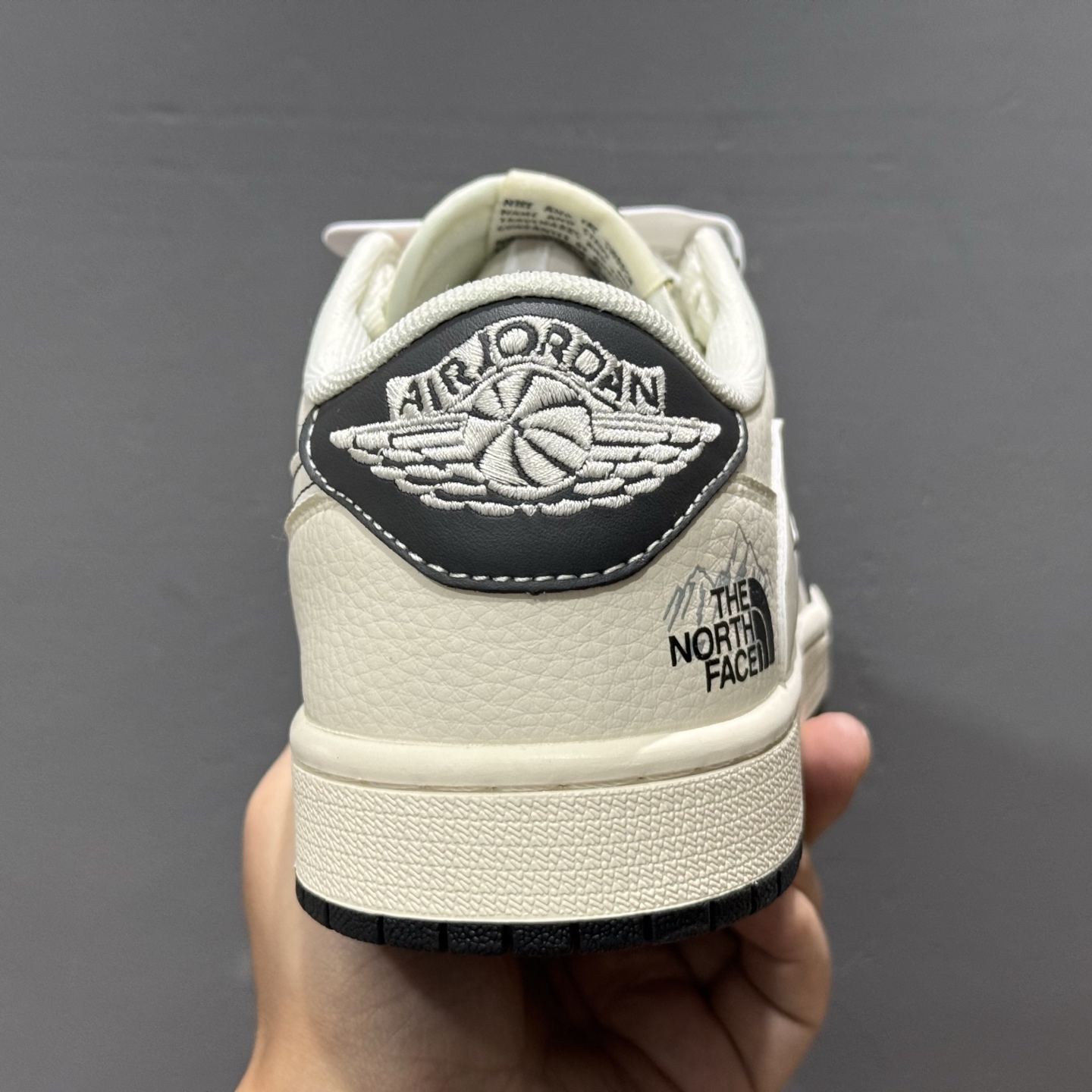 The North Face x Air Jordan 1 米深灰 XS6089-509