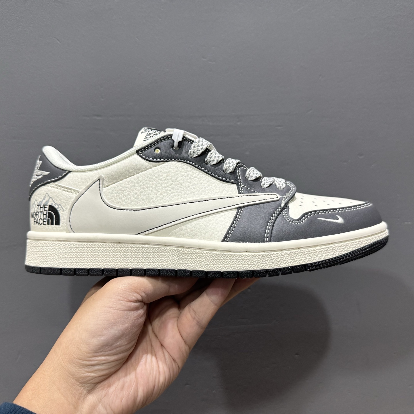 The North Face x Air Jordan 1 米深灰 XS6089-509
