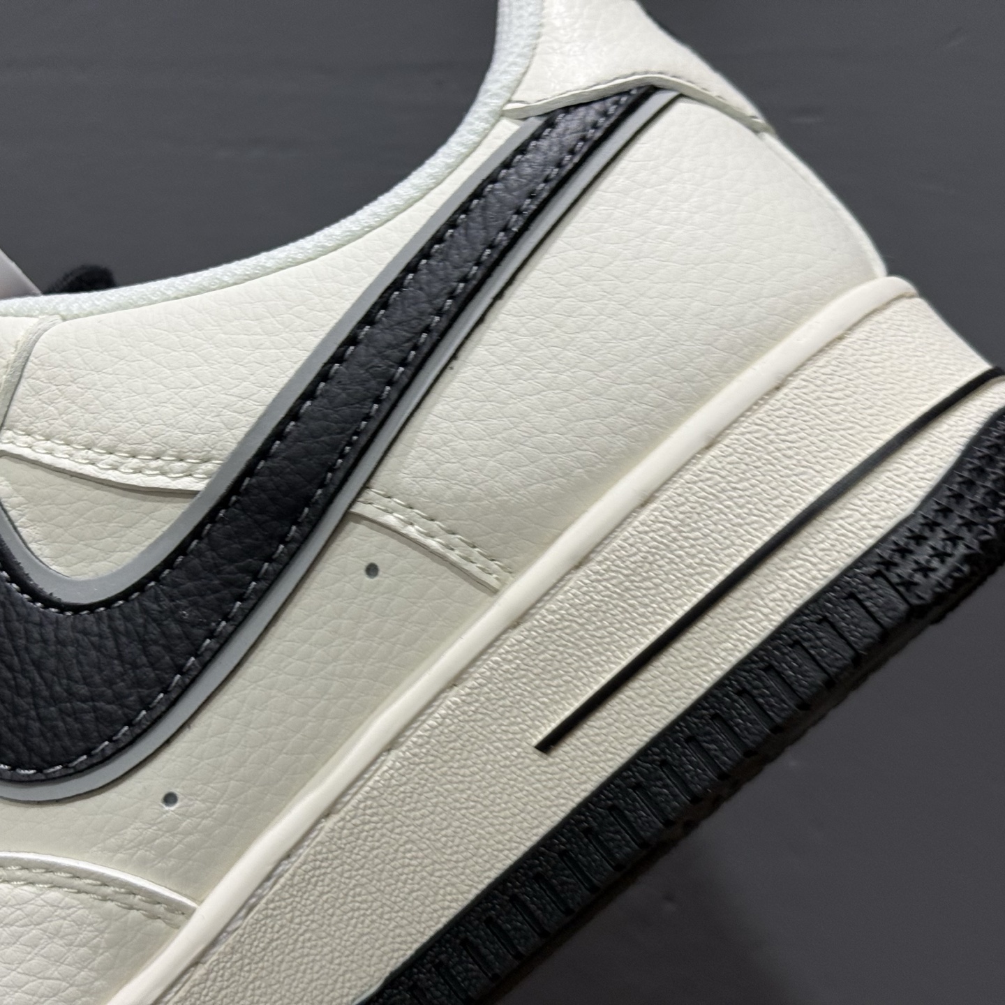 Nk Air Force 1'07 Low Supreme联名 双拼米白 空军一号低帮休闲板鞋 XZ6188-362
