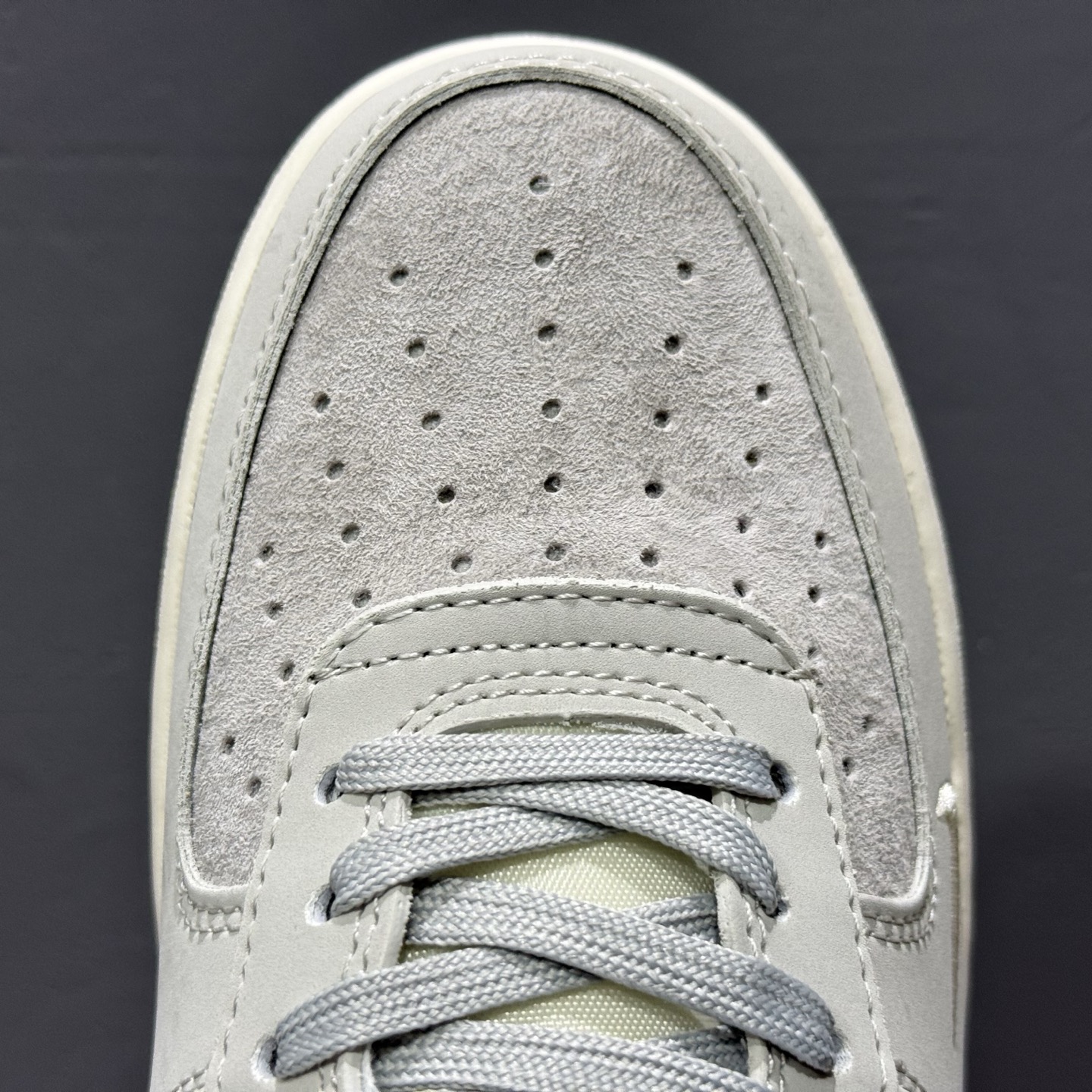 海外限量发售！NIke Air Force 1 '07 Low “斯图西联名——星河灰”空军一号 低帮 运动鞋 休闲鞋 KK1988-055