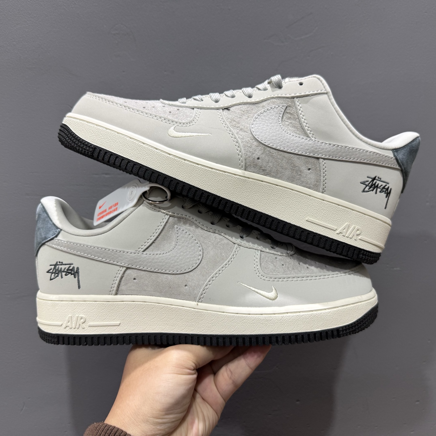海外限量发售！NIke Air Force 1 '07 Low “斯图西联名——星河灰”空军一号 低帮 运动鞋 休闲鞋 KK1988-055