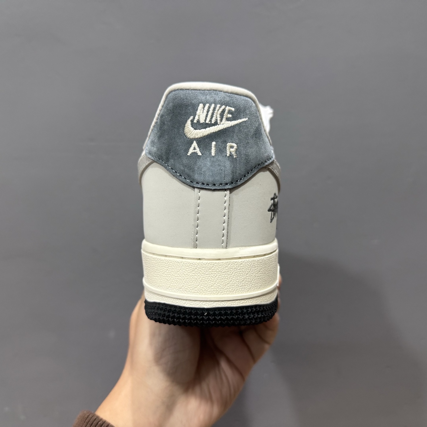 海外限量发售！NIke Air Force 1 '07 Low “斯图西联名——星河灰”空军一号 低帮 运动鞋 休闲鞋 KK1988-055