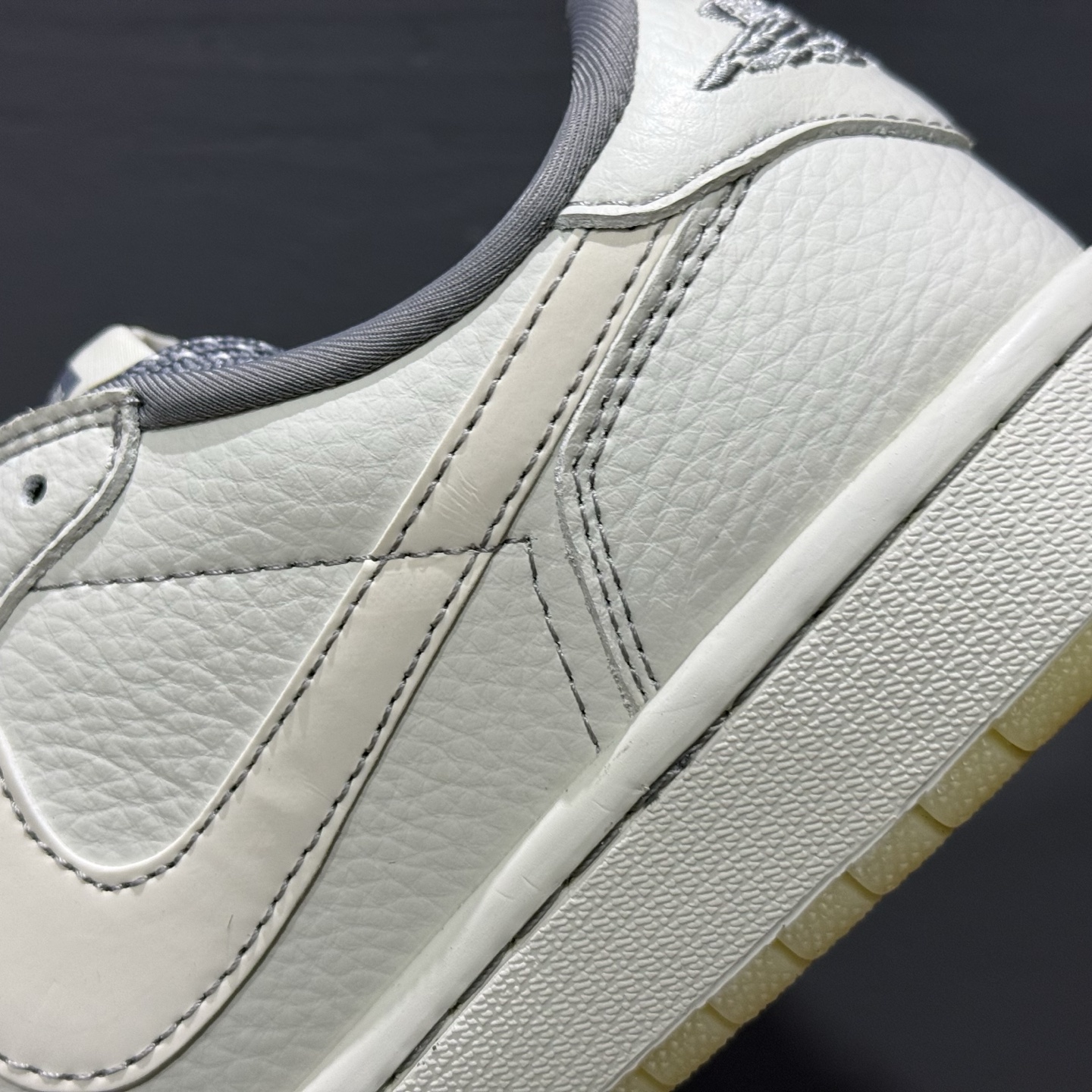 TS x Air Jordan AJ1 Low 倒钩低帮联名定制配色 CH6336-011