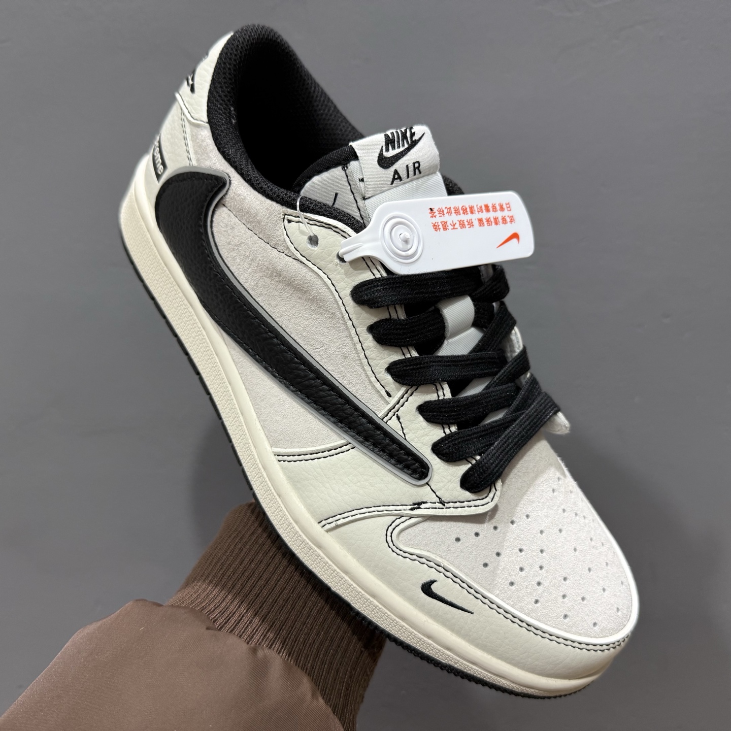 Supreme x Air Jordan 1 米白黑线 XZ2268-080