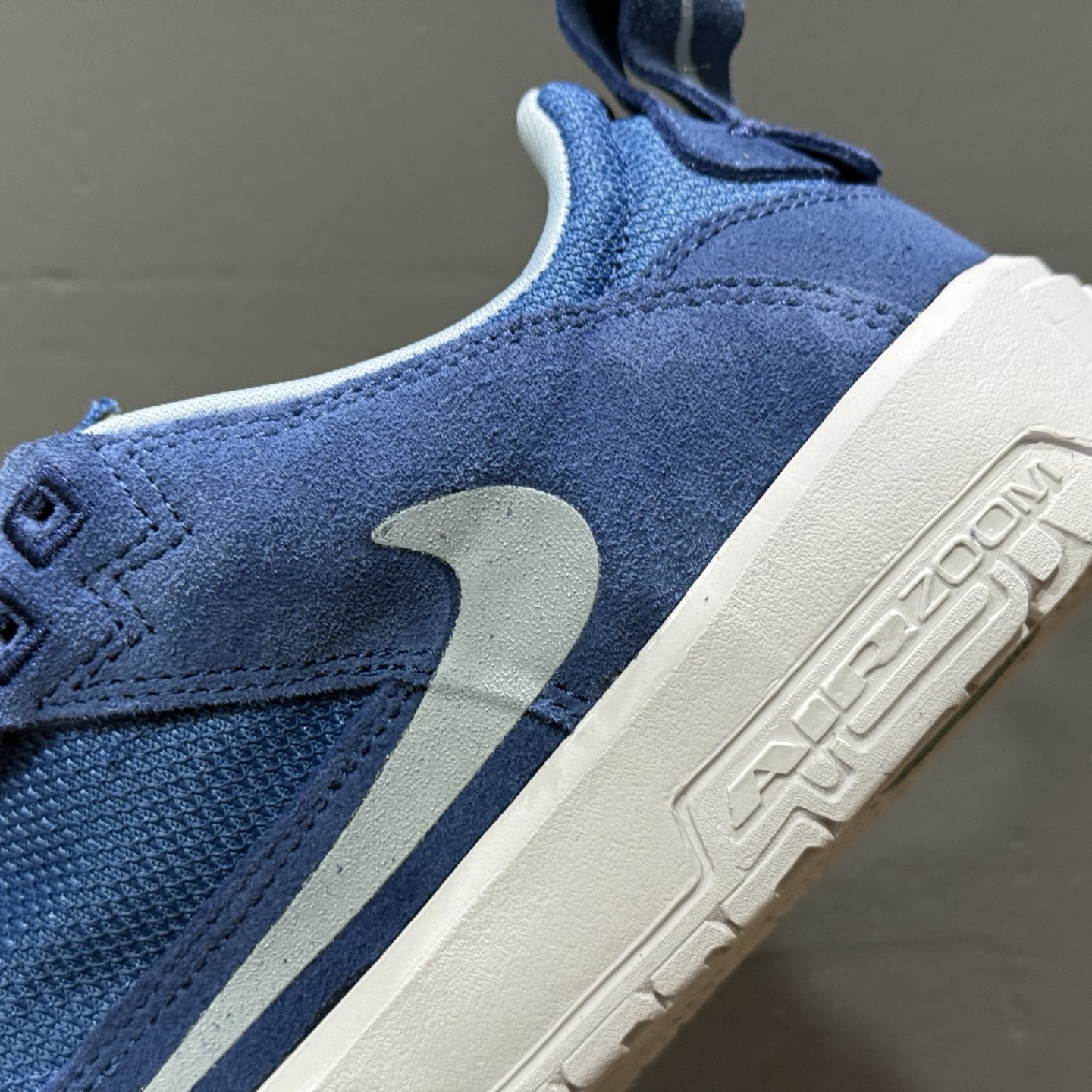 Nike SB Day One 蓝色 此款以简约大方的造型设计 FN4210-400