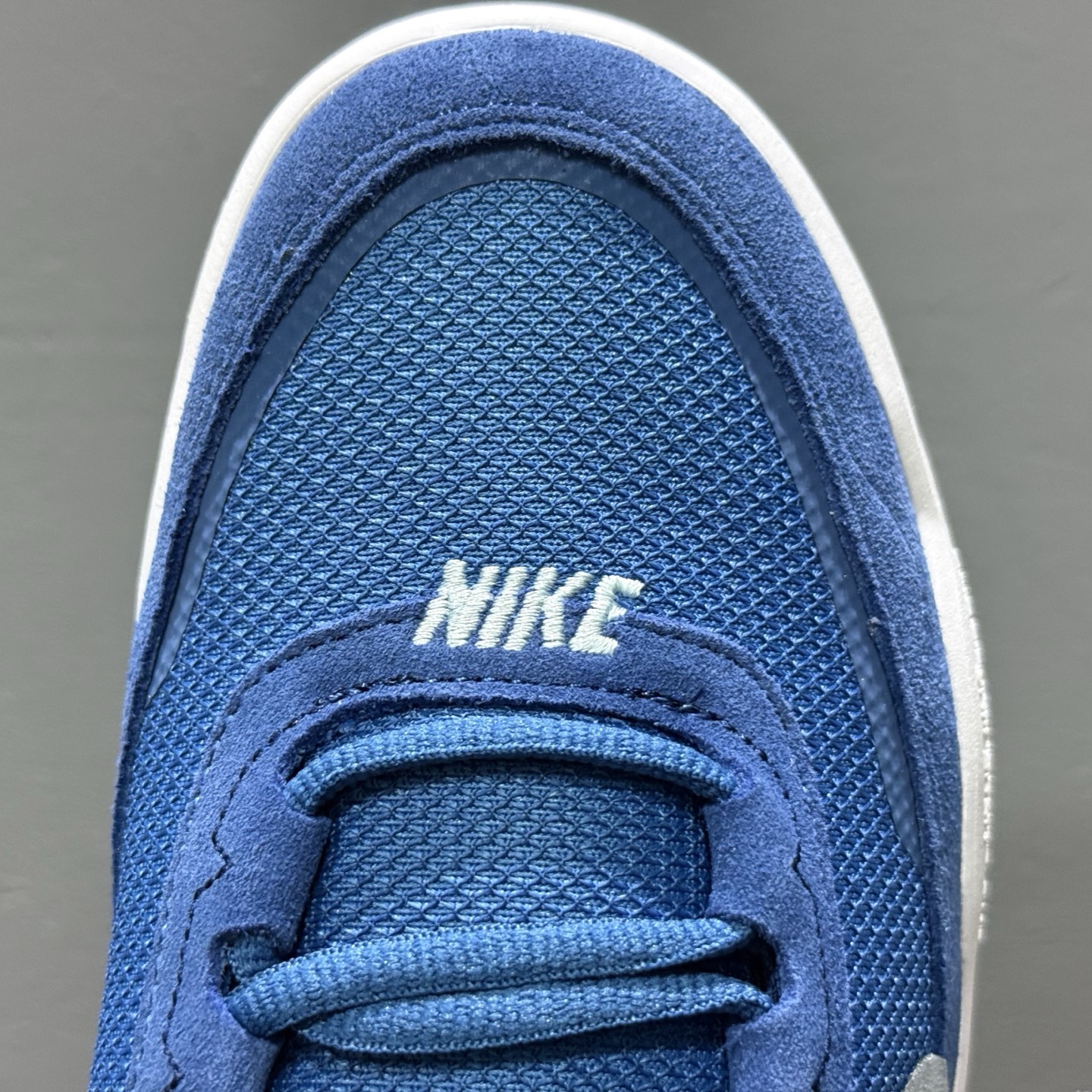 Nike SB Day One 蓝色 此款以简约大方的造型设计 FN4210-400