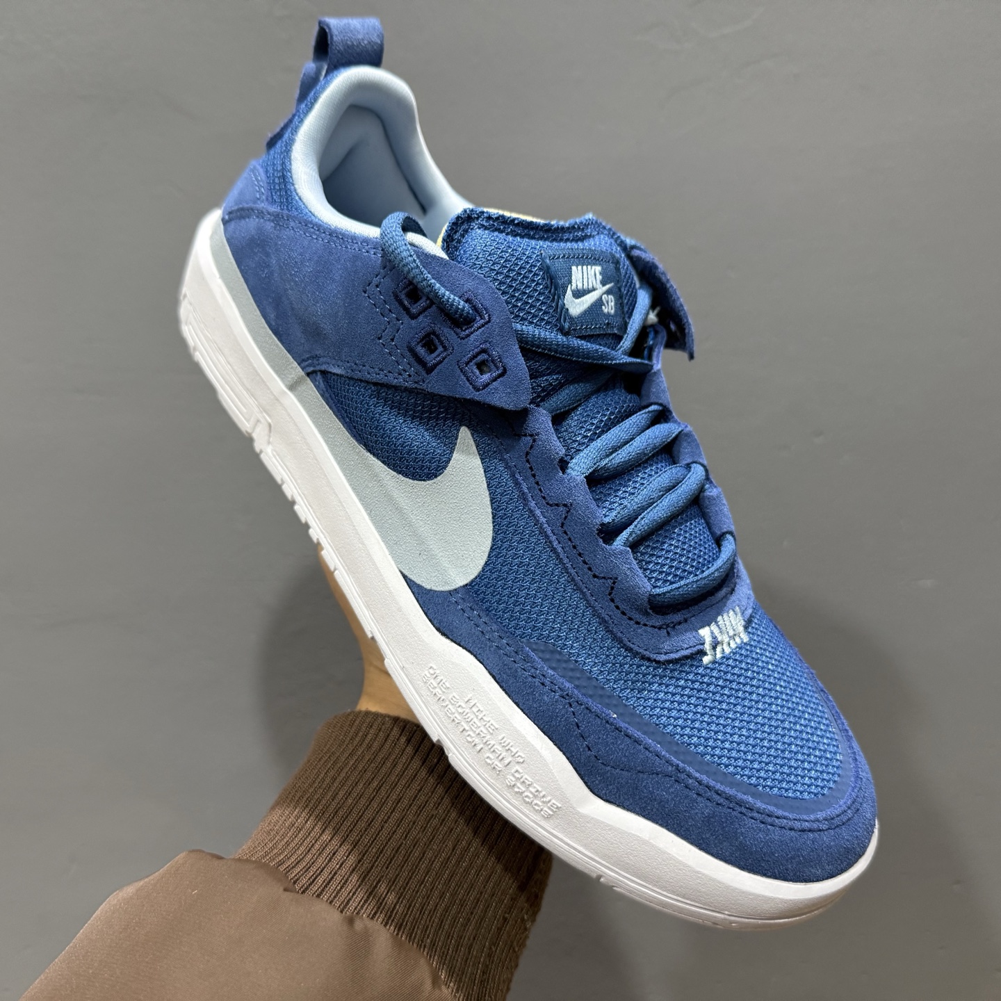 Nike SB Day One 蓝色 此款以简约大方的造型设计 FN4210-400