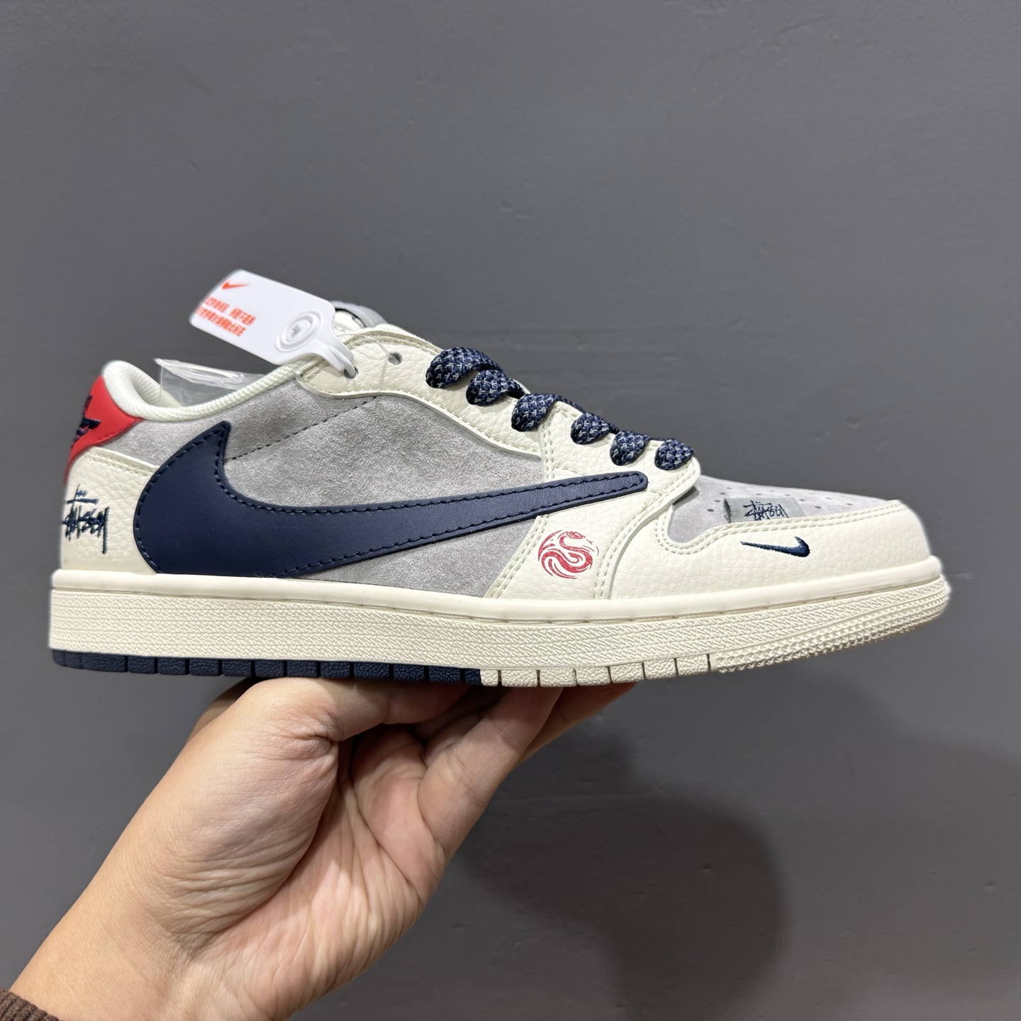 Stussy x Air Jordan 1 蛇年限定 双拼红尾 SJ2068-143