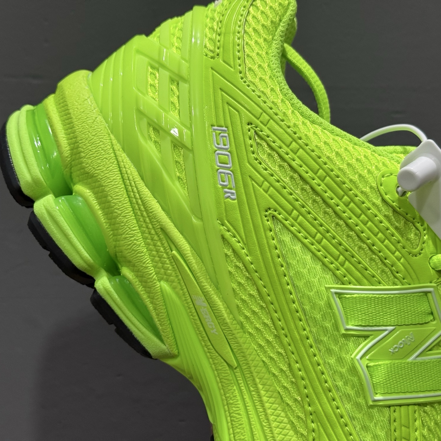 C版 New Balance 1906系列复古老爹风休闲运动慢跑鞋 M1906RAA