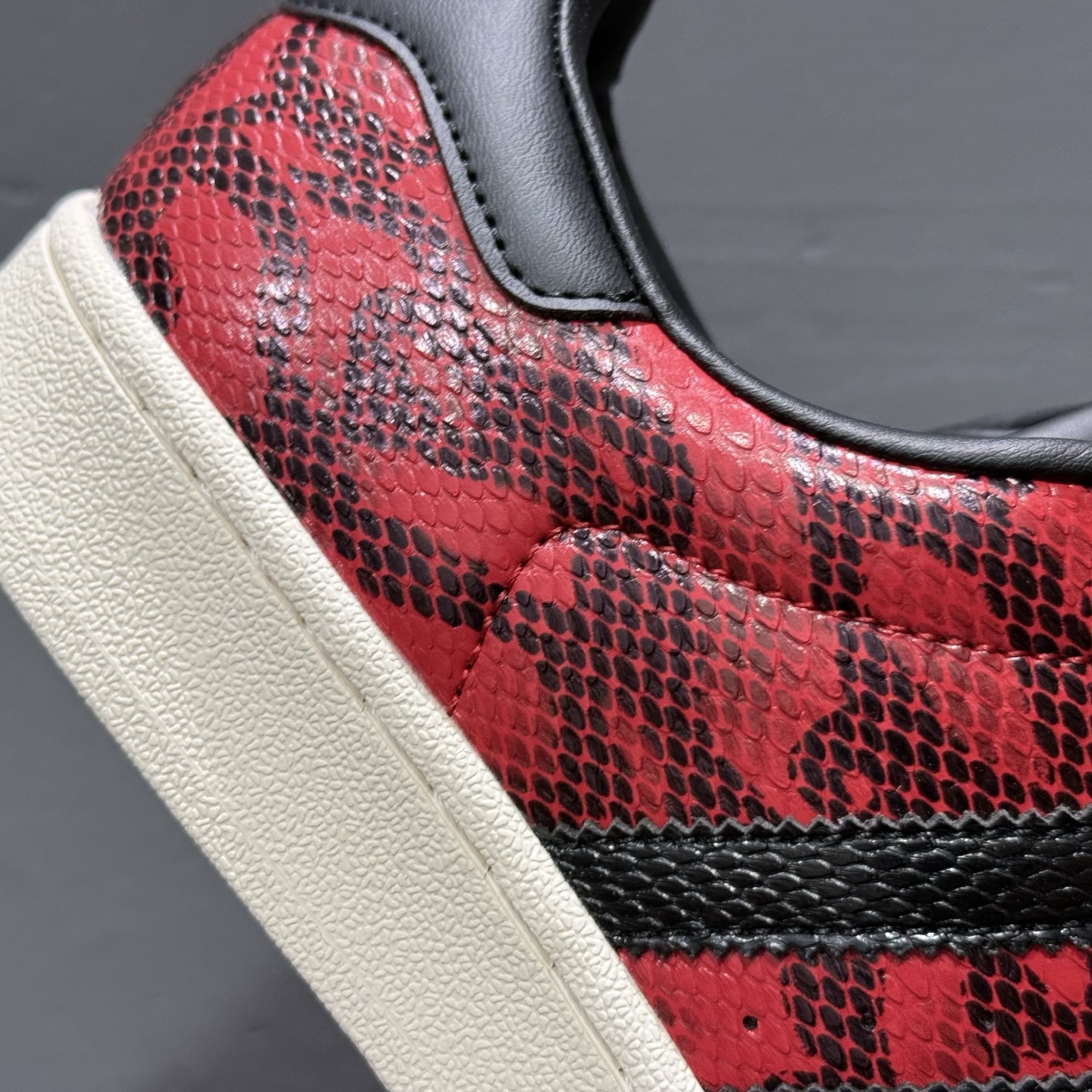 Adidas Originals Superstar 贝壳头 CNY 蛇年限定 ”year of snake” 红黑 JI0104