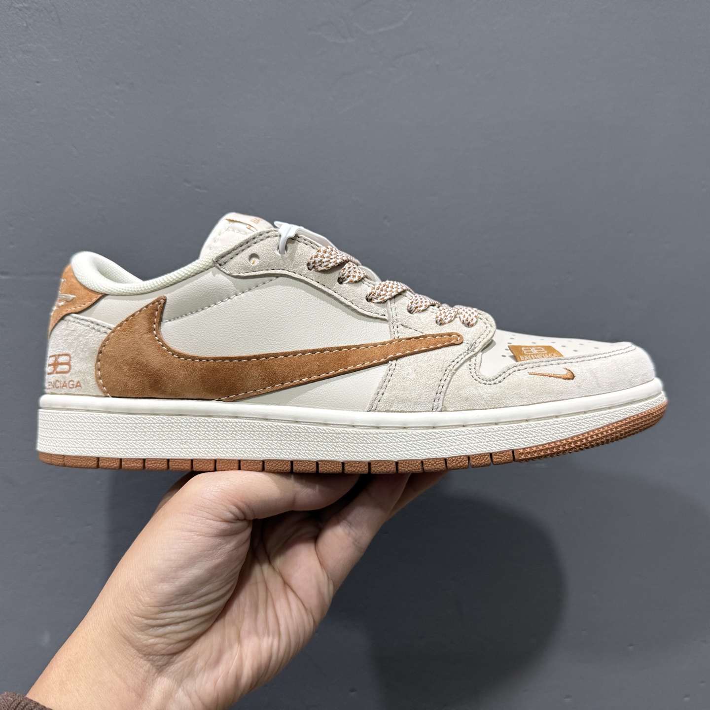 Fragment x Travis Scott x 巴黎世家 Air Jordan 1 Low 三方联名倒钩 XS3086-014