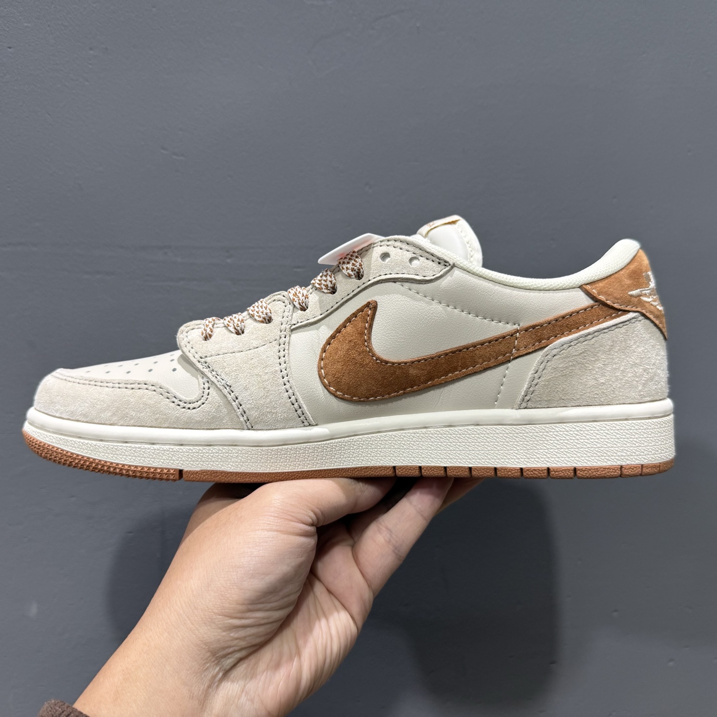 Fragment x Travis Scott x 巴黎世家 Air Jordan 1 Low 三方联名倒钩 XS3086-014