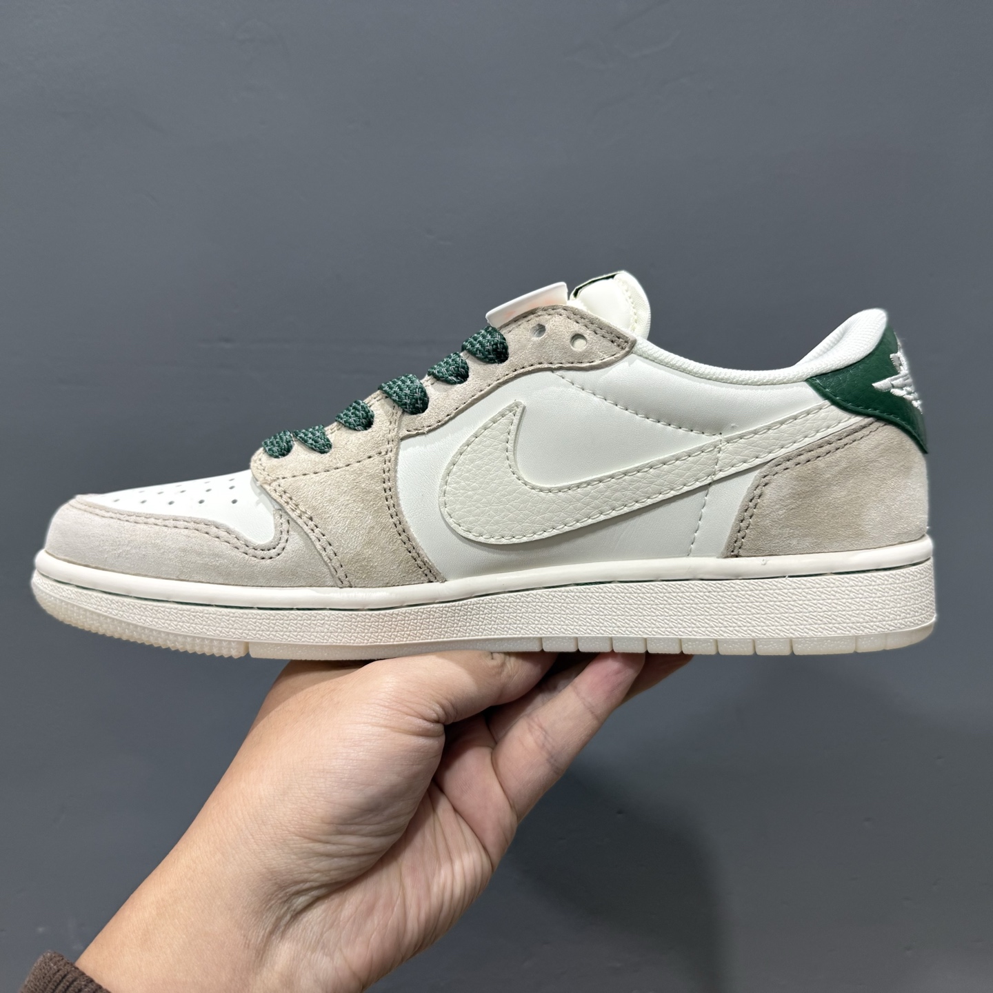 Fragment x Travis Scott x 巴黎世家 Air Jordan 1 Low 三方联名倒钩 XS3086-003