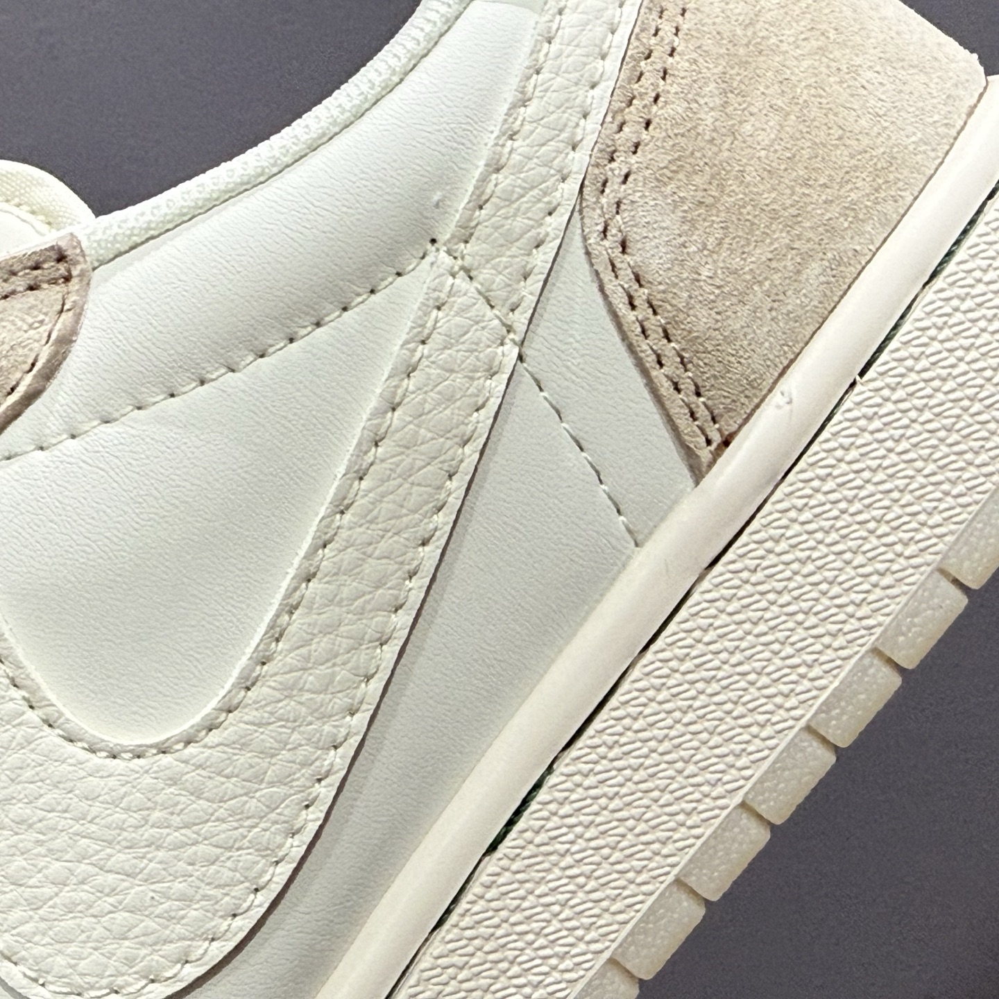Fragment x Travis Scott x 巴黎世家 Air Jordan 1 Low 三方联名倒钩 XS3086-003