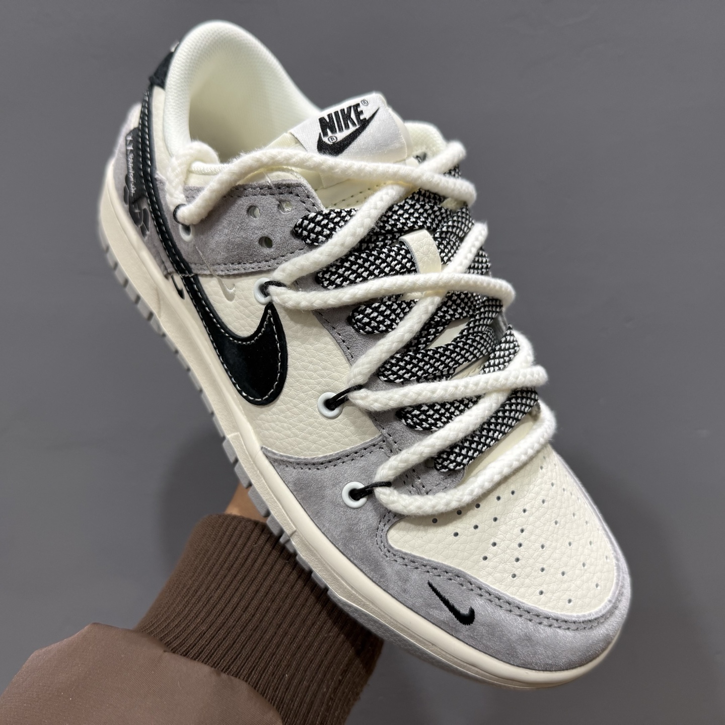 Kaws x Nike Dunk Low 绑带猪八黑勾 YX5066-245